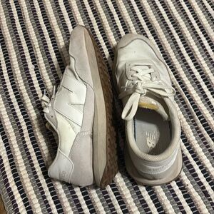 New balance white tennis shoes 237